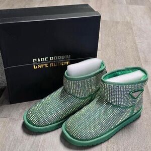 New in box Cape Robbin Lindak Bootie - green size 10